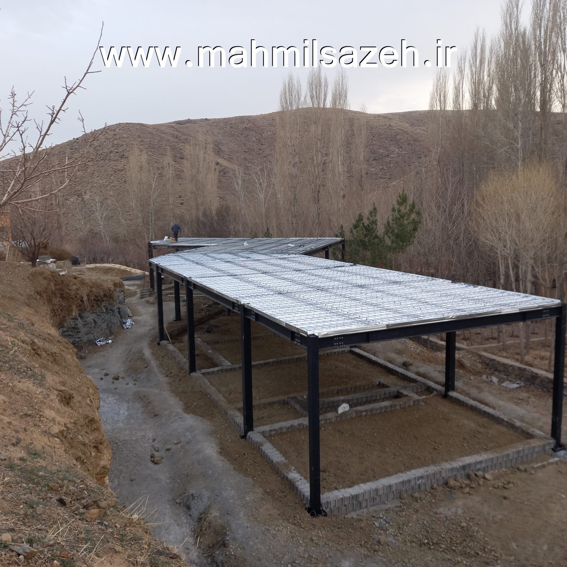 اجرای سقف عرشه فولادی در مزرعه واشیه در قاهان